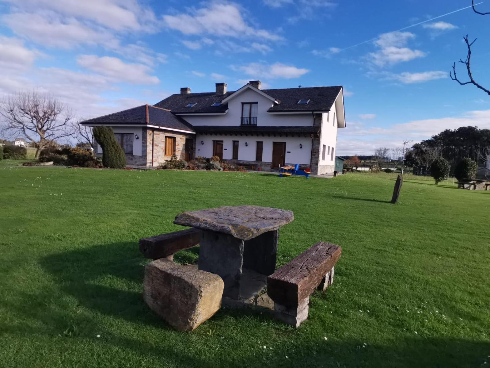 Apartamentos La Cruz De Paderne Navia Kültér fotó